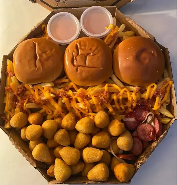 Combo Triplo da Casa — 3 Burgões + Batata 650g + Refri 2L